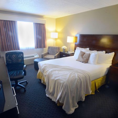 Best Western Riverfront Inn Marinette Exterior photo