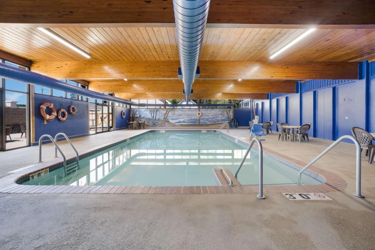 Best Western Riverfront Inn Marinette Exterior photo