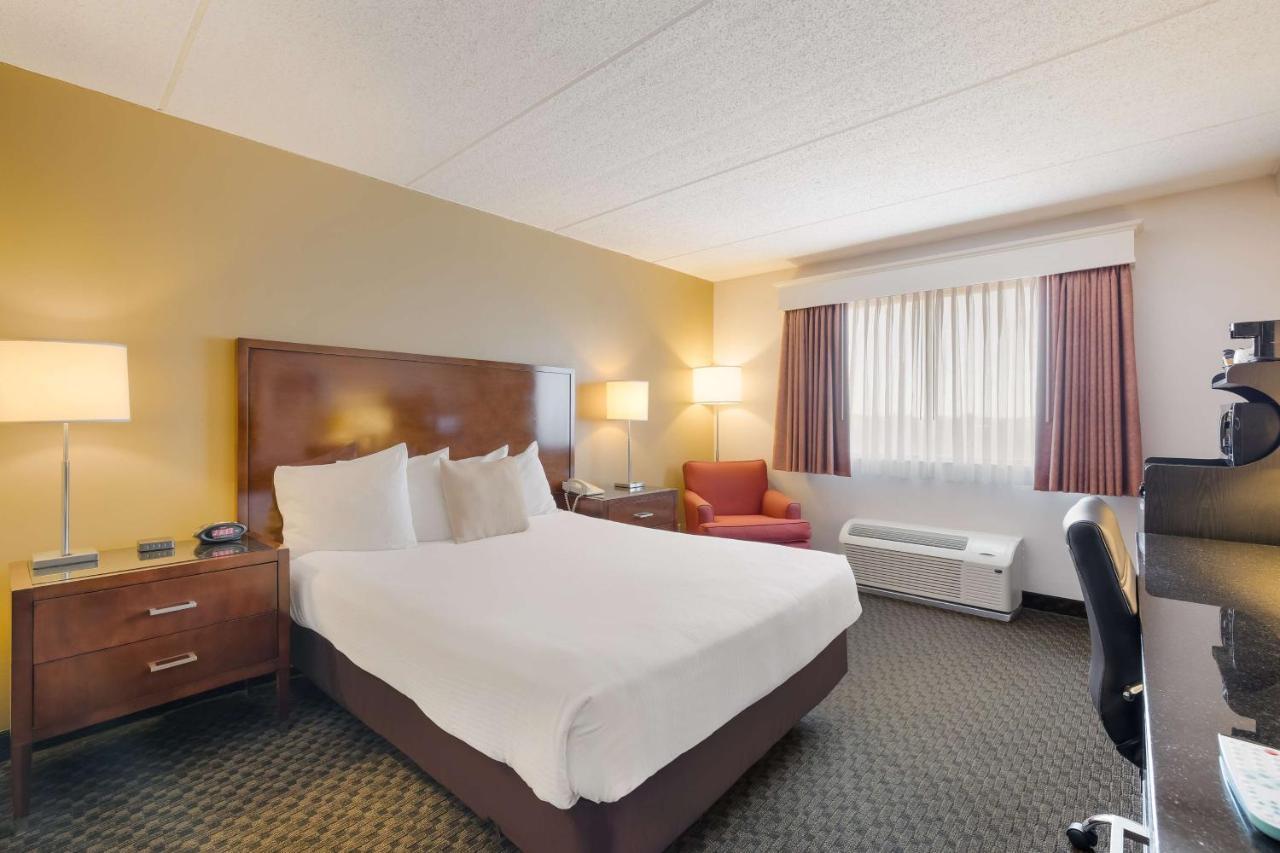 Best Western Riverfront Inn Marinette Exterior photo