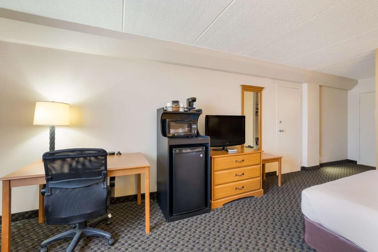 Best Western Riverfront Inn Marinette Exterior photo