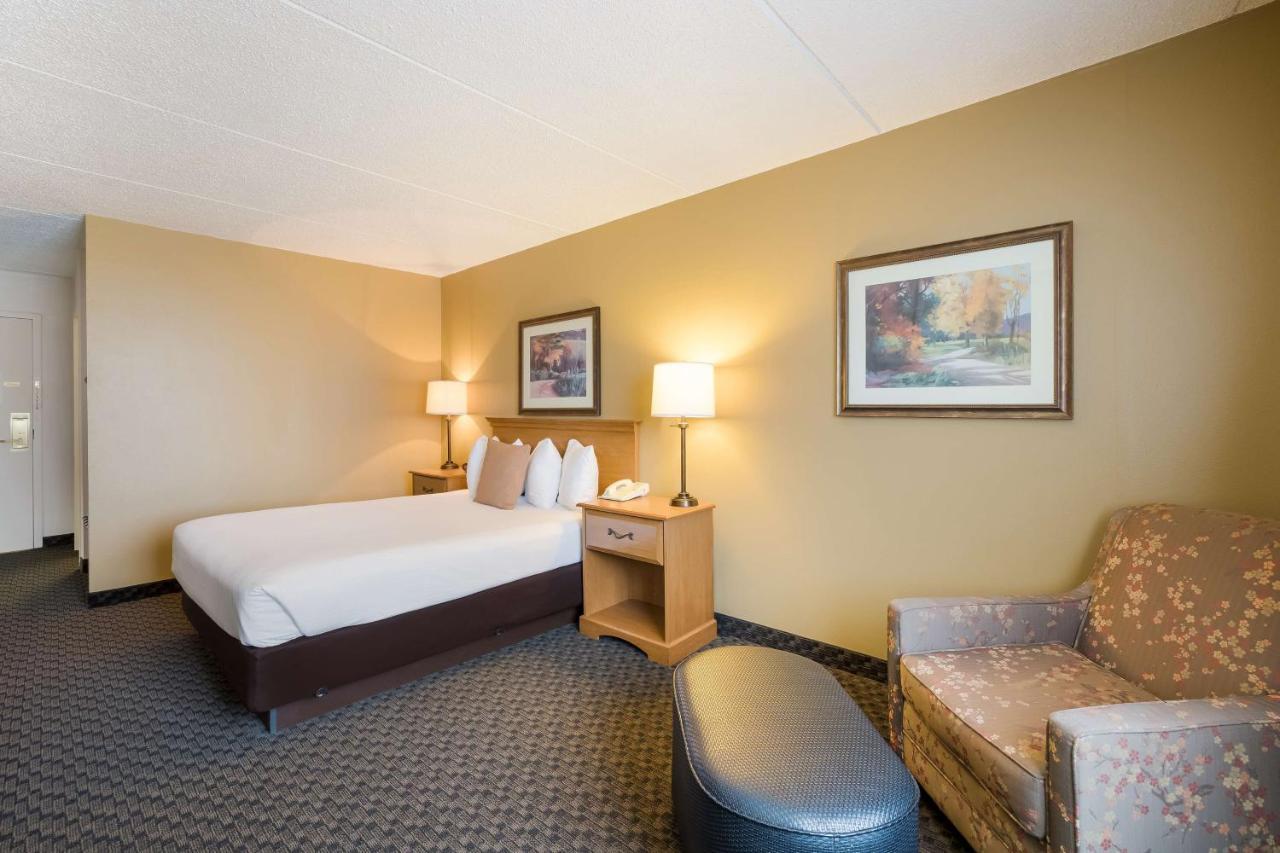 Best Western Riverfront Inn Marinette Exterior photo